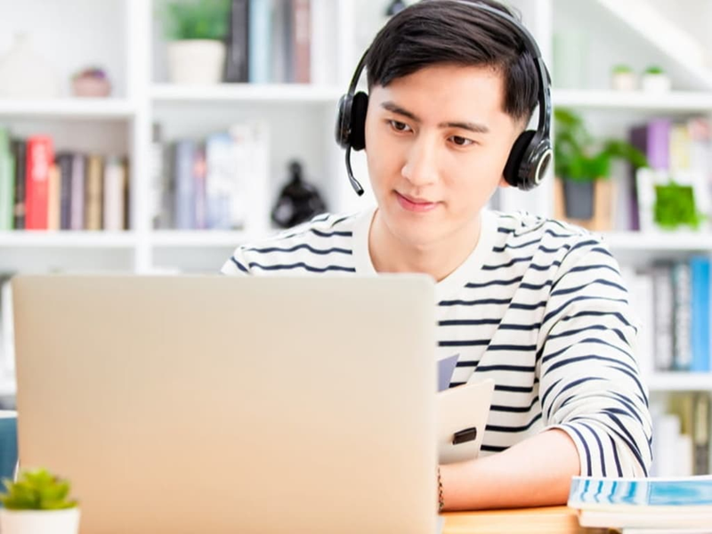 Vấn đề của người mất gốc khi nghe tiếng Anh. (Ảnh: Monkey)