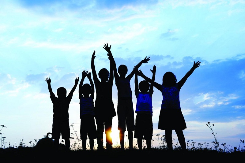 Âm nhạc giúp phát triển thể chất và tinh thần của trẻ em. (Ảnh: Sưu tầm Internet)