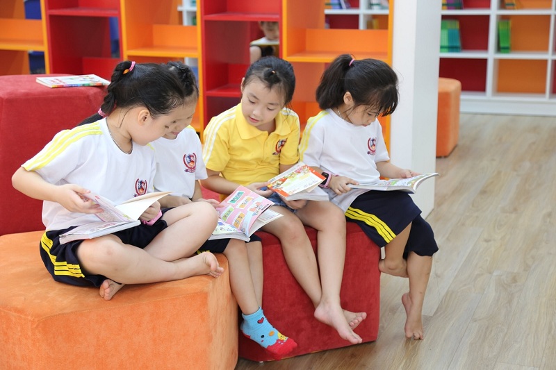 Có phải dạy bé mẫu giáo học chữ là quá sớm?. (Ảnh: Sưu tầm Internet)