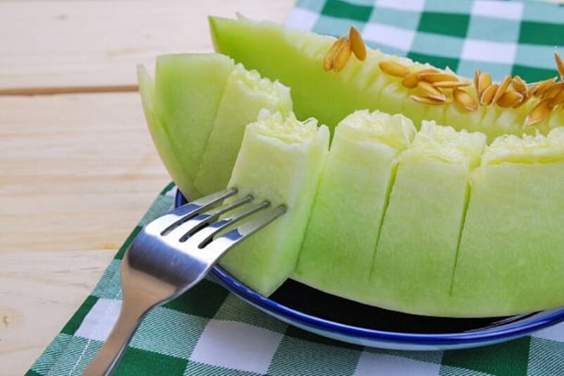 Mẹ sau sinh ăn dưa lê giúp giữ gìn vóc dáng hiệu quả. (Ảnh: Sưu tầm Internet) 