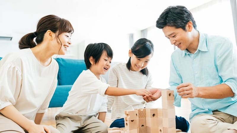 Tư duy của trẻ phát triển tốt hơn khi được xen kẽ nhiều phương pháp dạy học. (Ảnh: luatsu247.net)