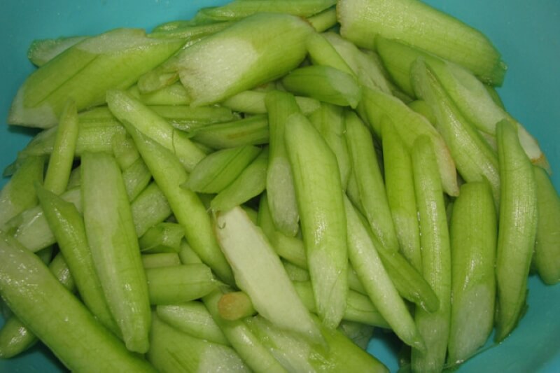 Mẹ ăn dọc mùng để tăng cường sức đề kháng cho cơ thể. (Ảnh: Sưu tầm Internet)