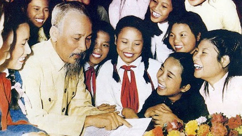 Ai yêu Bác Hồ Chí Minh hơn thiếu niên nhi đồng - Bé Bào Ngư. (Ảnh: Sưu tầm Internet)