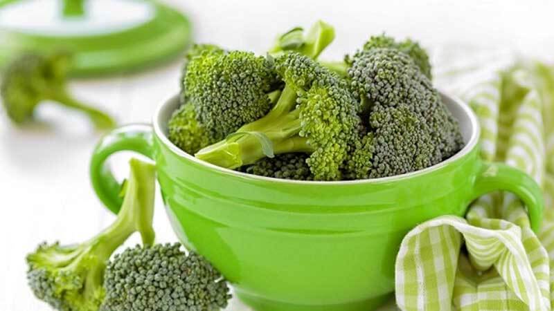 Ăn súp lơ xanh hỗ trợ cải thiện hệ xương khớp. (Ảnh: Sưu tầm Internet)