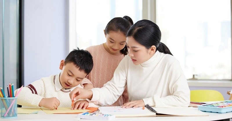 Khuyến khích trẻ luyện tập thường xuyên cho đến khi viết thành thạo. (Ảnh: Sưu tầm Internet)