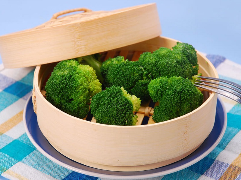 Hấp món ăn giúp giữ gần như nguyên vẹn vitamin K có trong thực phẩm. (Ảnh: Sưu tầm Internet)