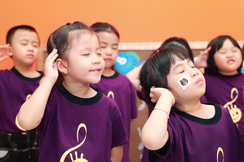 Đưa music nhập bài học kinh nghiệm mang đến nhỏ xíu. (Ảnh: vietthuong.edu.vn)