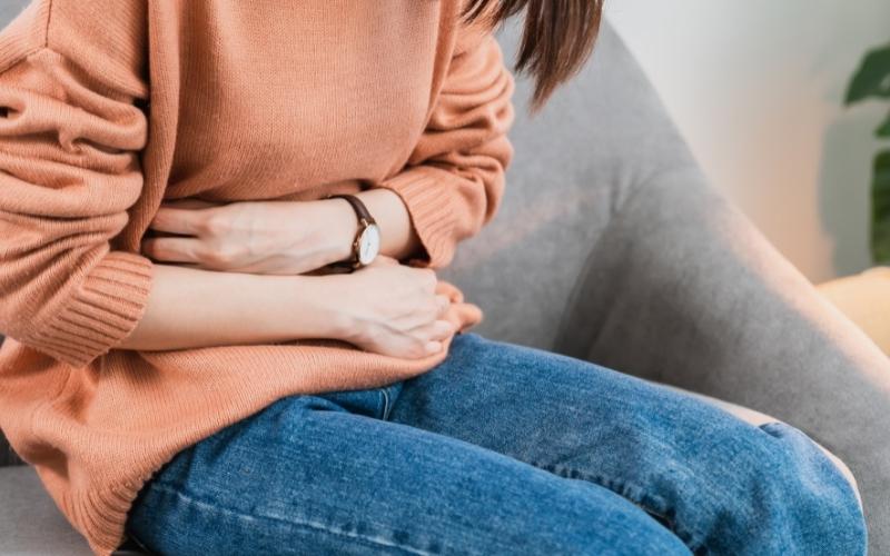Bà bầu xuất hiện dấu hiệu có thai có đau bụng dưới không? (Ảnh: Sưu tầm Internet)