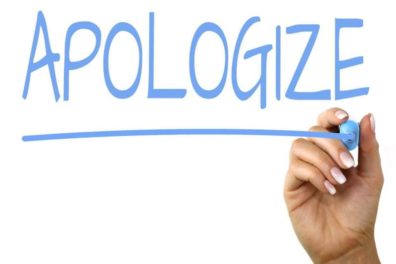 Apologize dùng để diễn đạt hành động xin lỗi trong giao tiếp tiếng Anh. (Ảnh: Sưu tầm Internet)