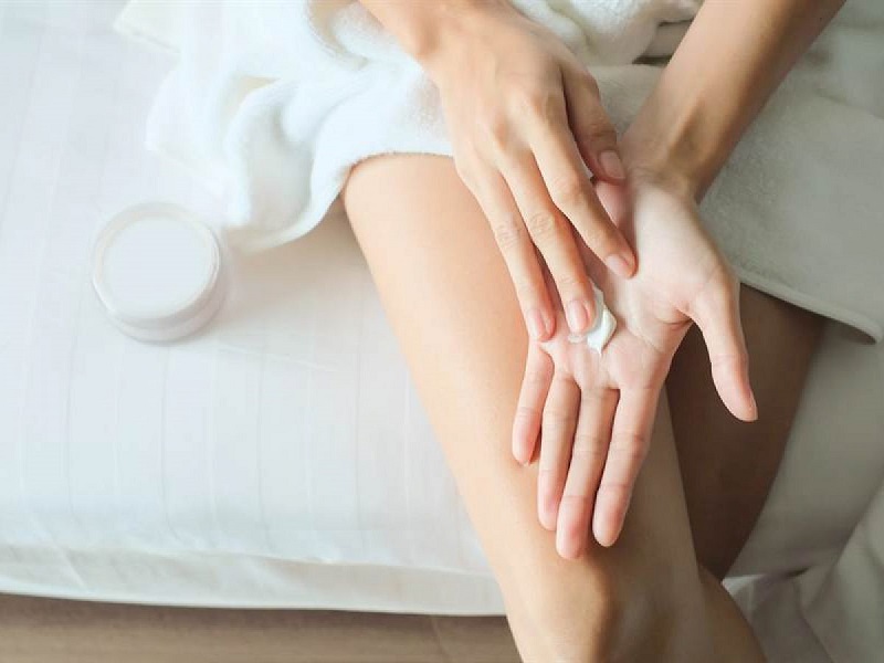 Sử dụng kem chống muỗi cũng là cách để hạn chế bệnh. (Ảnh: Sưu tầm Internet)