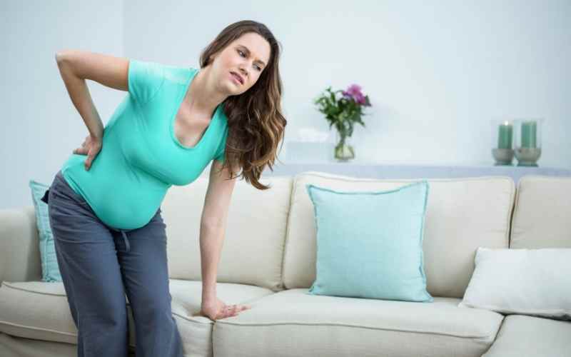 Bà bầu tháng cuối bị đau lưng. (Ảnh: Sưu tầm Internet)