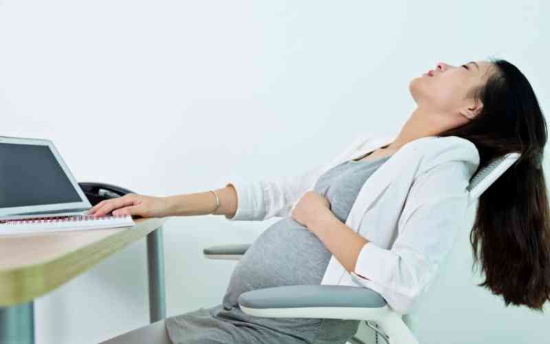 Bà bầu tháng cuối mệt mỏi, thiếu sức sống. (Ảnh: Sưu tầm Internet)