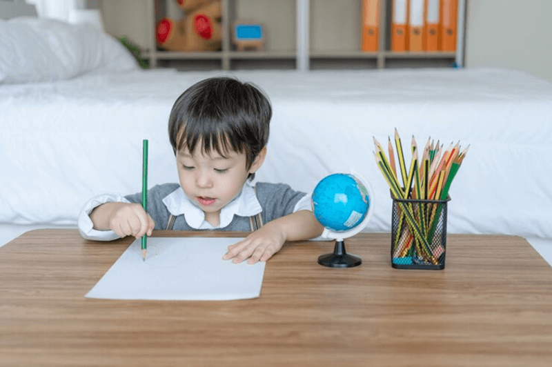 Lợi ích khi cho con làm bài tập tiếng Anh trong hè. (Ảnh: Sưu tầm Internet)