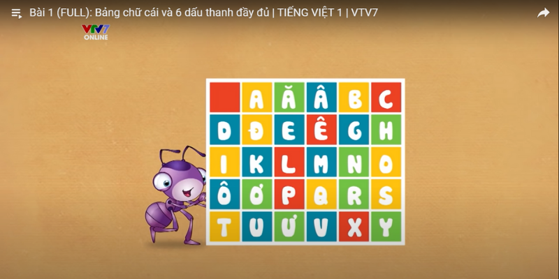 Dạy bảng chữ cái và 6 dấu thanh đầy đủ. (Ảnh: VTV7)
