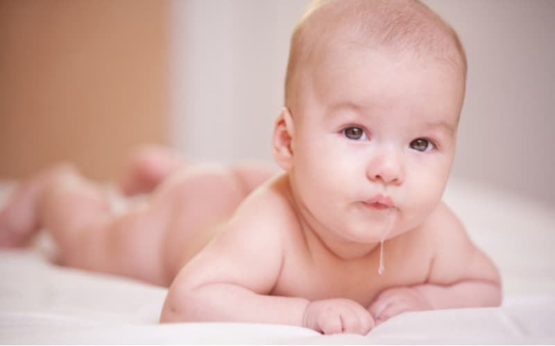 Bé 2 tuổi ngủ chảy nước miếng có đáng lo ngại không?. (Ảnh: Sưu tầm internet)