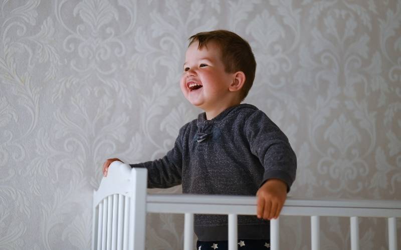 Ngủ mớ và mộng du là hiện tượng sinh lý tự nhiên ở trẻ. (Ảnh: Sưu tầm Internet)