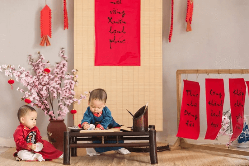 Lợi ích của việc dạy trẻ hiểu về ý nghĩa của các loại hoa ngày Tết. (Ảnh: Sưu tầm Internet)