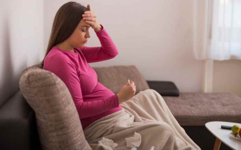 Có nhiều nguyên nhân khiến bà bầu bị sốt. (Ảnh: Sưu tầm Internet)