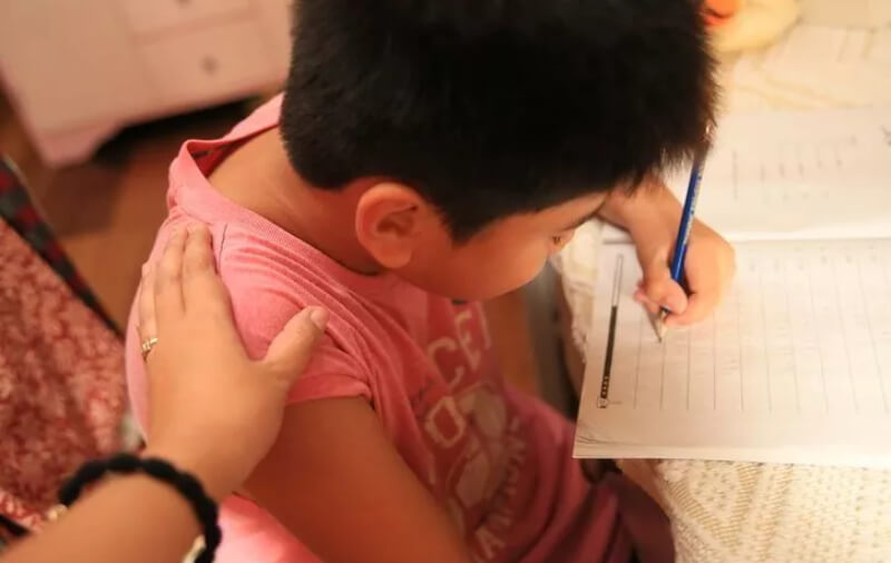 Bé 5 tuổi đã có khả năng ghi nhớ tốt, đặc biệt là những thứ ở dạng hình ảnh. (Ảnh: Sưu tầm Internet)