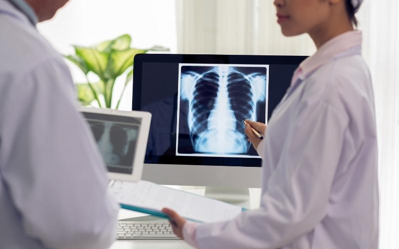 Chụp X-quang có thể chẩn đoán bệnh. (Ảnh: Sưu tầm Internet)