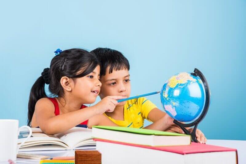 Các bé sẽ trở nên hứng thú và tiếp thu kiến thức một cách tự nhiên hơn. (Ảnh: Sưu tầm Internet)