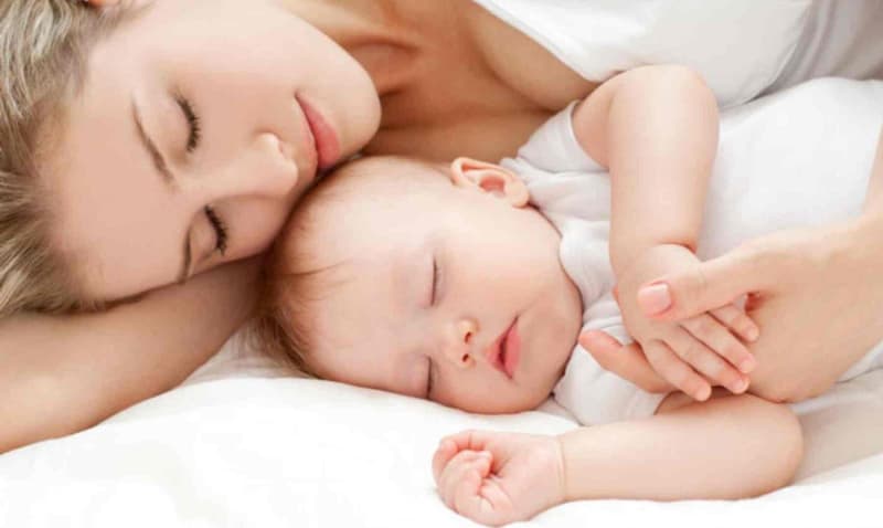 Trẻ 2 tháng tuổi ngủ bao nhiêu tiếng 1 ngày là đủ? (Ảnh: Sưu tầm internet)