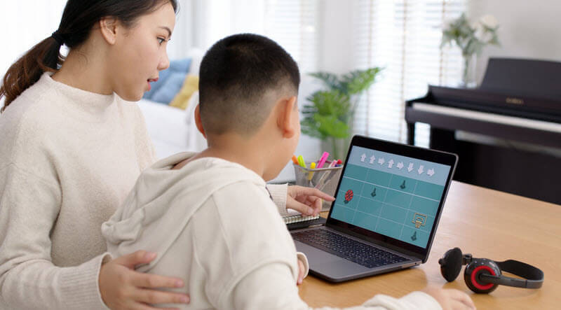 Những lợi ích khi cho trẻ học tiếng Việt trên mạng. (Ảnh: Sưu tầm Internet)