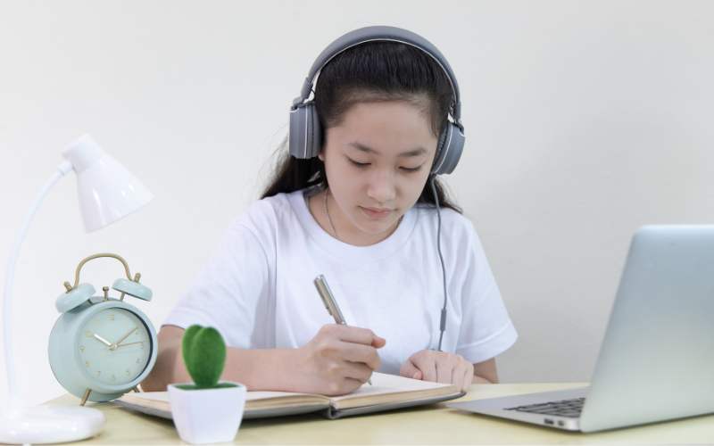 Học toán online lớp 5 có nhiều lợi ích lớn. (Ảnh: Sưu tầm Internet)