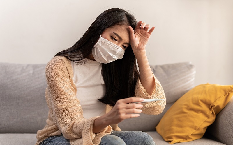 Dấu hiệu nhận biết mẹ bị sốt cao khi cho con bú (Ảnh: Sưu tầm Internet)