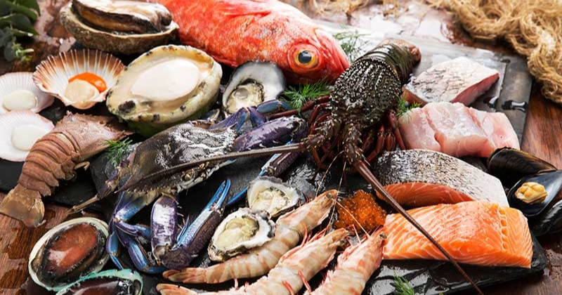 Hải sản là loại thực phẩm chứa nhiều dưỡng chất cho cơ thể của các mẹ sau sinh (Ảnh: Sưu tầm Internet)