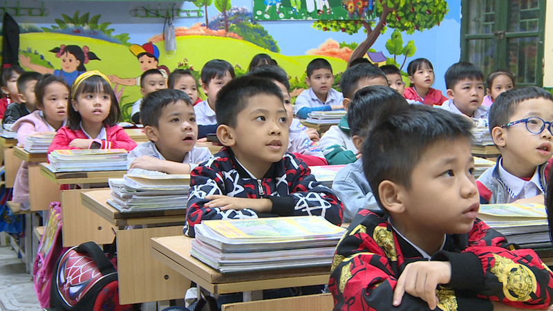 Trong các lớp học tiếng Anh đông 15-20 bé, mỗi con chỉ có vài phút để nói. (Ảnh: Sưu tầm Internet)