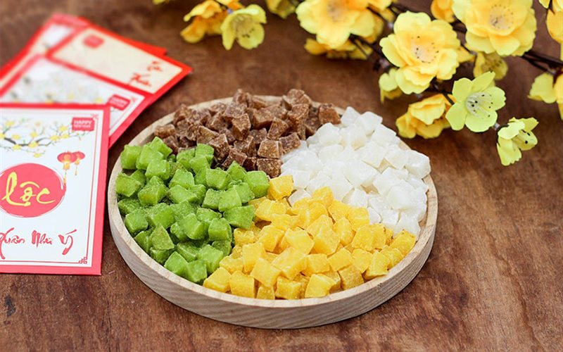 Mứt Tết l&agrave; m&oacute;n ăn quen thuộc xuất hiện trong mọi gia đ&igrave;nh mỗi dịp Tết Nguy&ecirc;n Đ&aacute;n. (Ảnh: Sưu tầm Internet)