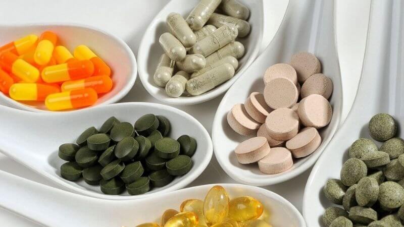 Thực phẩm chức năng được dùng để uống trong khi ăn hoặc sau các bữa ăn. (Ảnh: Sưu tầm Internet)