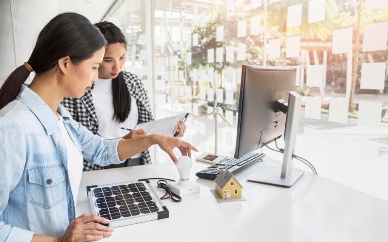 Người có nguy cơ cao mắc bệnh thoát vị đĩa đệm. (Ảnh: Sưu tầm Internet)