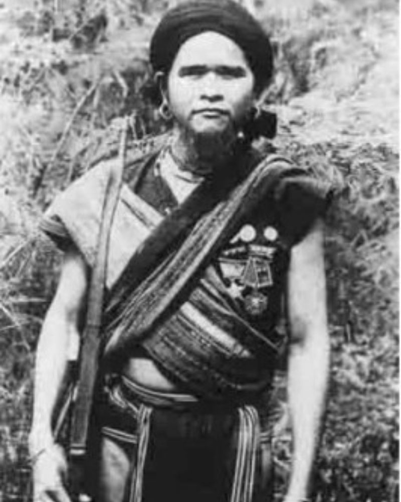 Anh hùng Núp trong bài Người con của Tây Nguyên. (Ảnh: Chụp sách tiếng Việt lớp 3 tập 1)