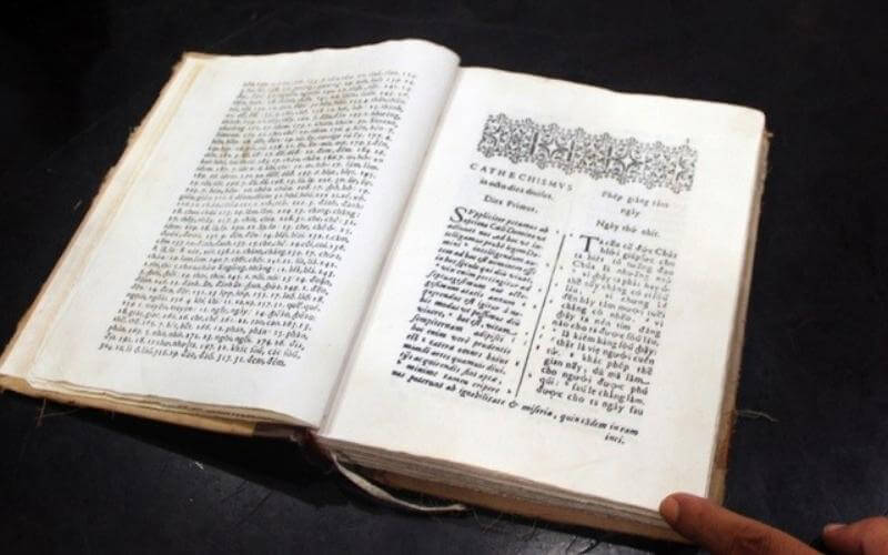 Cuốn sách chữ quốc ngữ đầu tiên ở Việt Nam. (Ảnh: sưu tầm Internet)