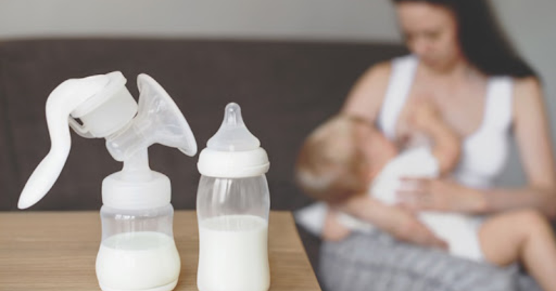 Sữa mẹ ở nhiệt độ phòng có thể bảo quản tối đa từ 1-2 giờ (Ảnh: Sưu tầm Internet)