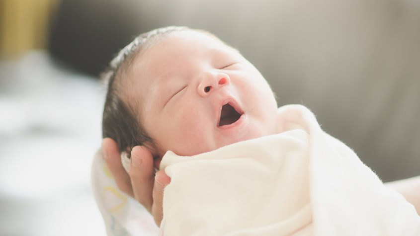 Tâm lý trẻ sơ sinh tuần thứ 5. (Ảnh: Sưu tầm Internet)