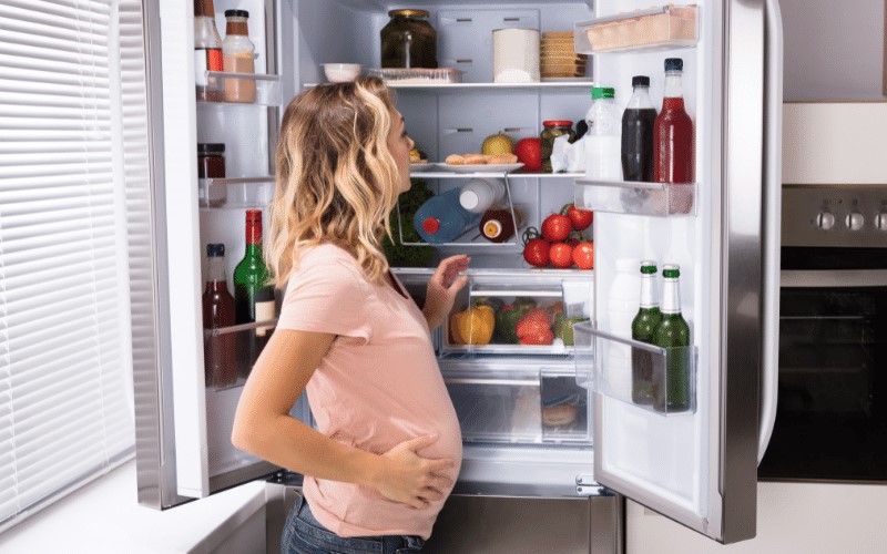 Mẹ bầu cần đảm bảo dinh dưỡng cho trẻ ở tháng thứ 7. (Ảnh: Sưu tầm Internet)