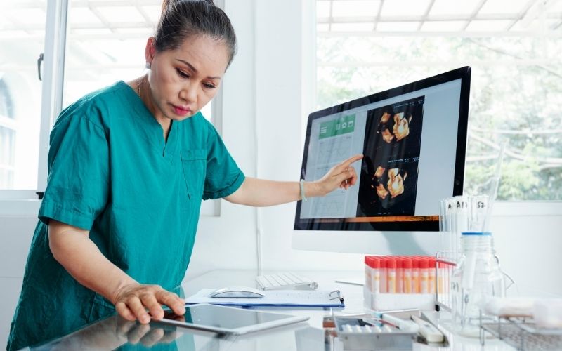 Dị tật thai nhi có thể gây ra bởi những thói quen xấu từ bố mẹ. (Ảnh: Sưu tầm Internet)