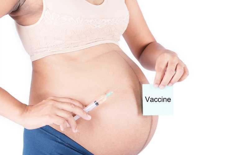 Bà bầu tiêm phòng vaccine đúng lịch giúp tăng hiệu quả bảo vệ sức khỏe. (Ảnh: Sưu tầm Internet)