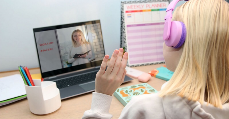 Tiếng anh giao tiếp cho bé 3 tuổi. (Ảnh: Shutterstock.com)