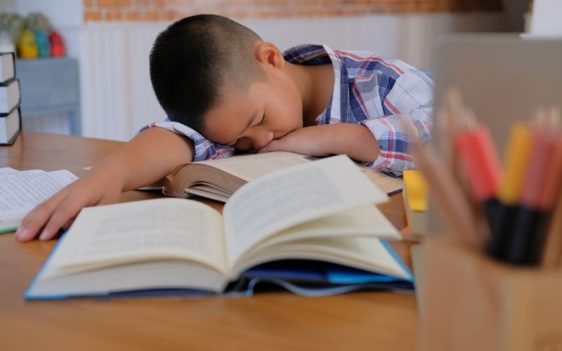 Thực trạng học sinh chán nản học hành. (Ảnh: Sưu tầm Internet)