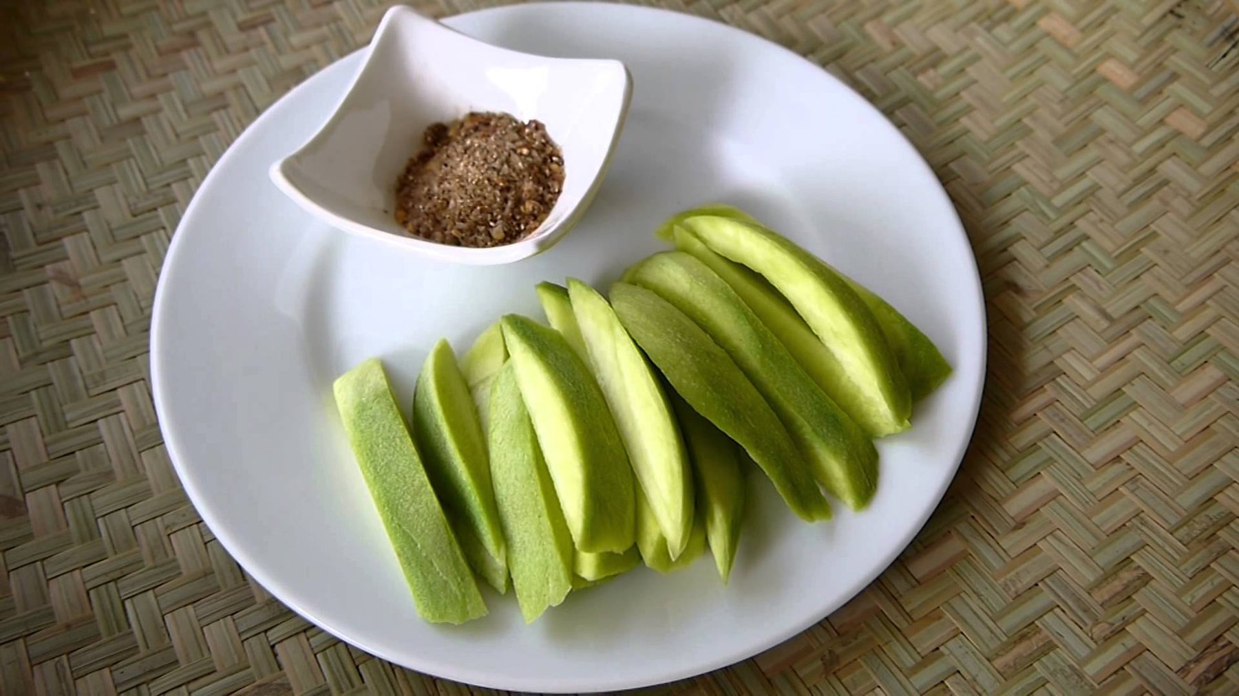 Mẹ bị tiểu đường không nên ăn xoài xanh hàng ngày. (Ảnh: Sưu tầm Internet)