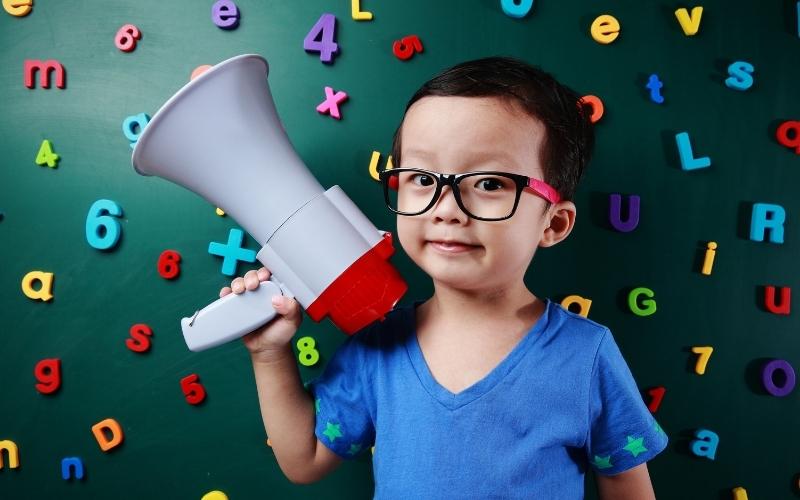 Những đứa trẻ thường không hiểu vì sao chúng phải học tập. (Ảnh: Danviet.com)