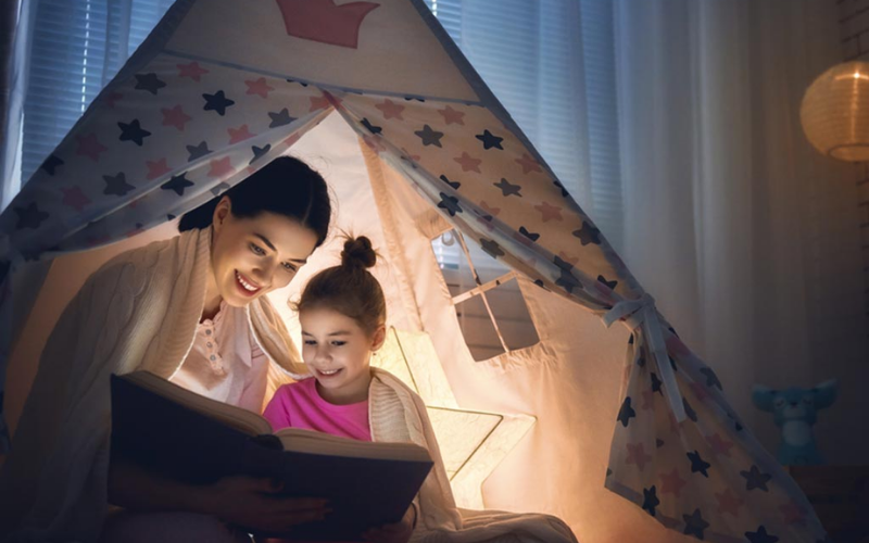 Ưu tiên chọn sách từ nhà xuất bản uy tín cho con. (Ảnh: Cth.vn)