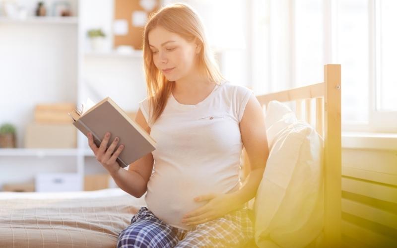 Bà bầu cần trau dồi kiến thức thai kỳ. (Ảnh: Sưu tầm Internet)