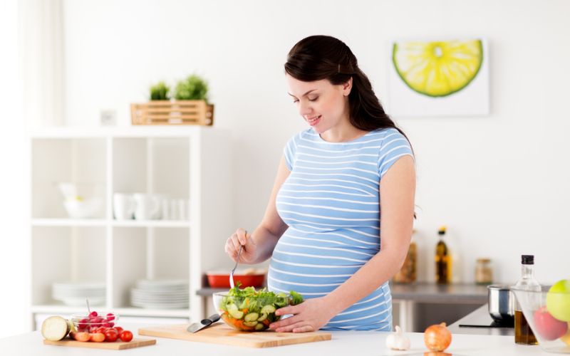 Mẹ bầu nên bổ sung nhiều vitamin có trong rau củ quả. (Ảnh: Sưu tầm Internet)