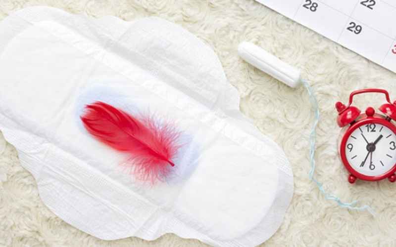 Trễ kinh là dấu hiệu mang thai sớm mà các mẹ hay dùng để nhận biết (Ảnh: Sưu tầm Internet)