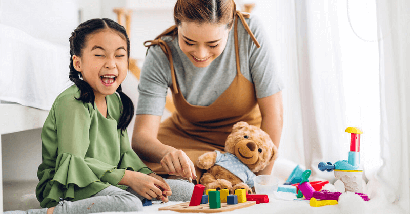 Cách sử dụng đồ chơi tư duy để thúc đẩy sự phát triển ở trẻ. (Ảnh: Sưu tầm Internet)